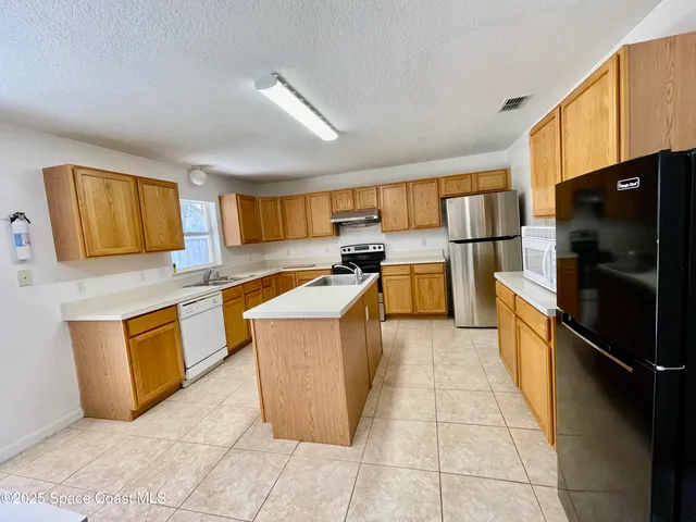 $2,000 | 501 Tortuga Way, Melbourne, FL 32904