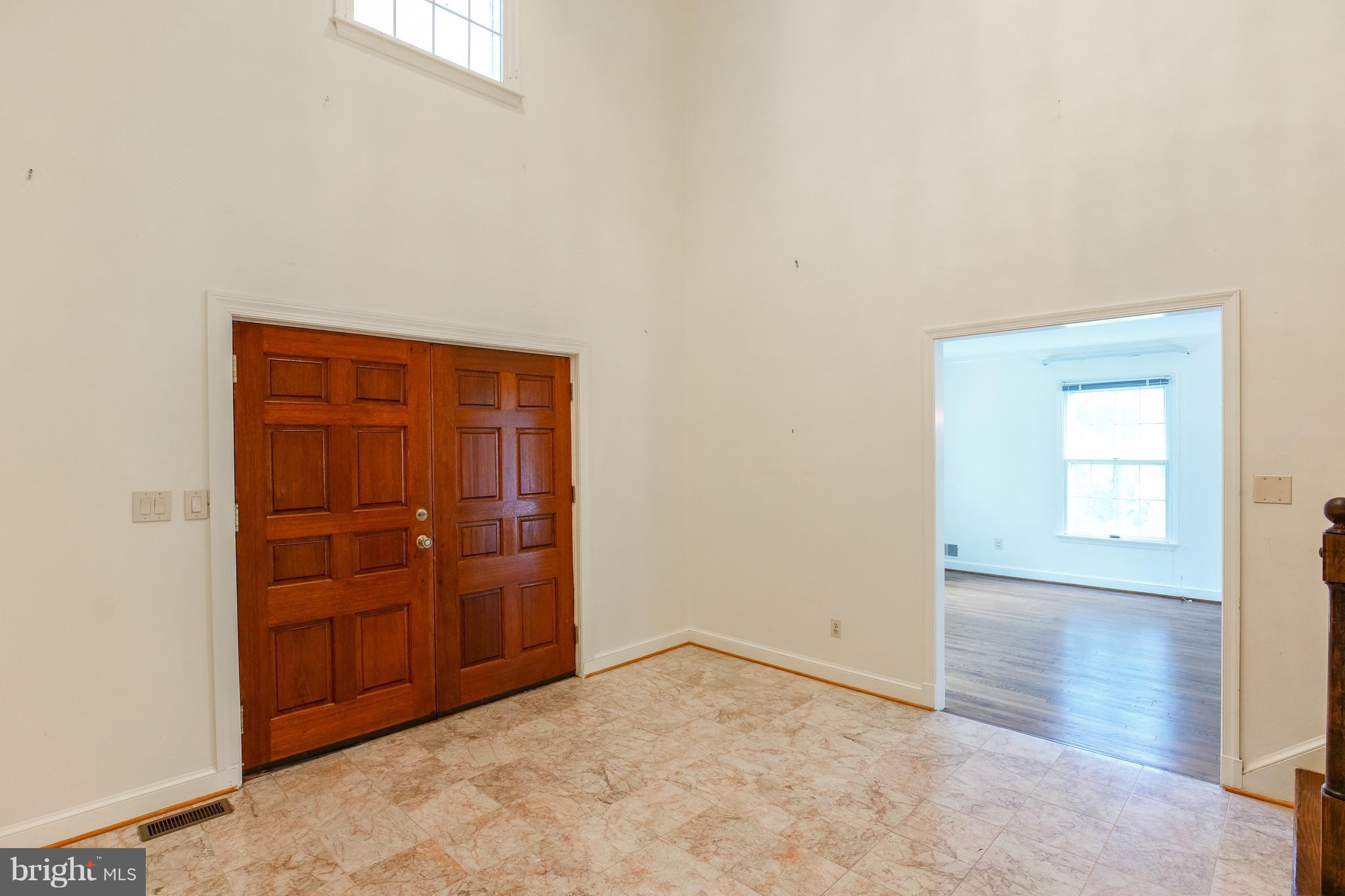 12320 Rivers Edge Drive Potomac, MD 20854 - Photo 3 of 23 Foyer