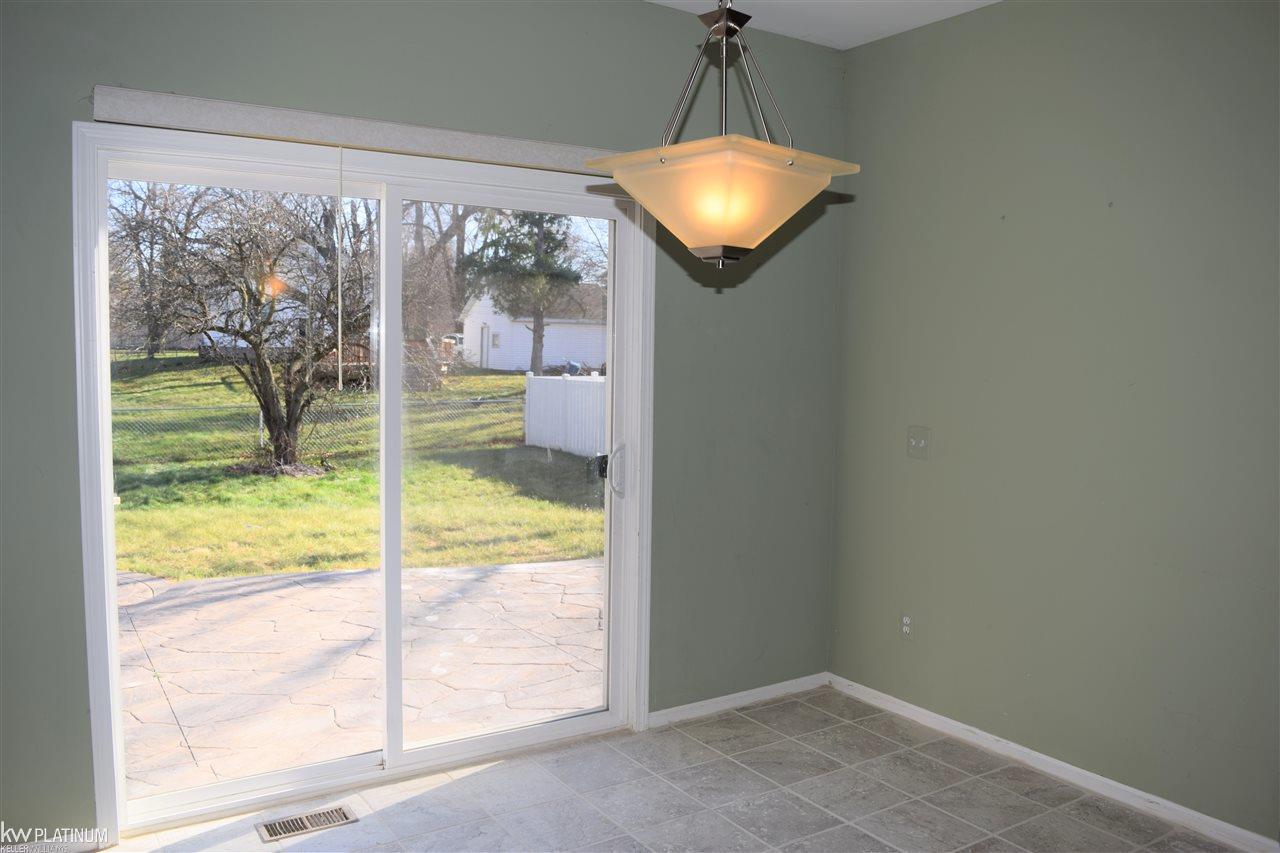 2761 Eastern Avenue Rochester Hills, MI 48307 - Photo 9 of 36