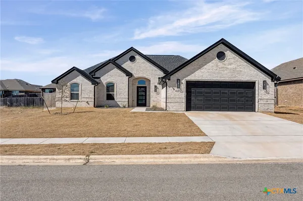 a view of house and outdoor space