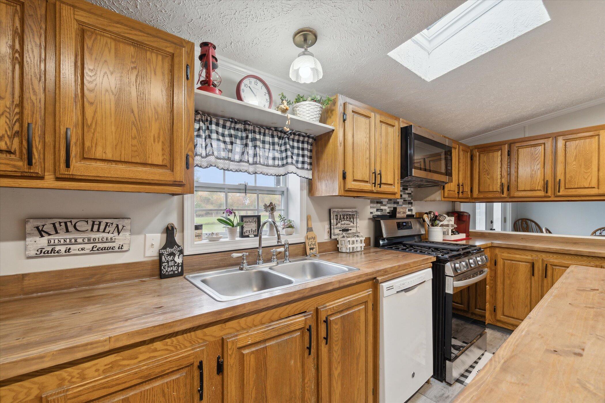 6925 Jones Road Jackson, MI 49201 - Photo 17 of 41 Jones kitchen 4