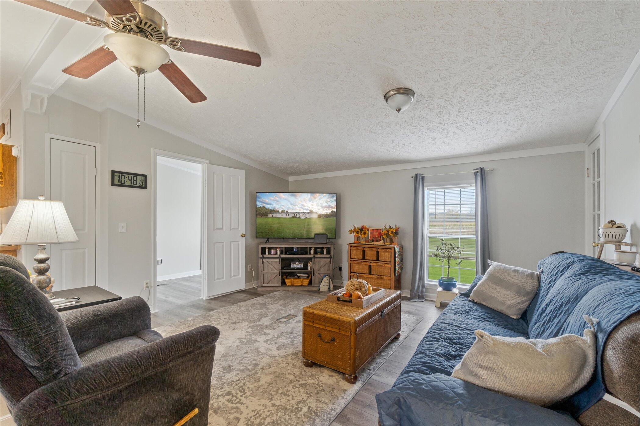 6925 Jones Road Jackson, MI 49201 - Photo 23 of 41 Jones Living room