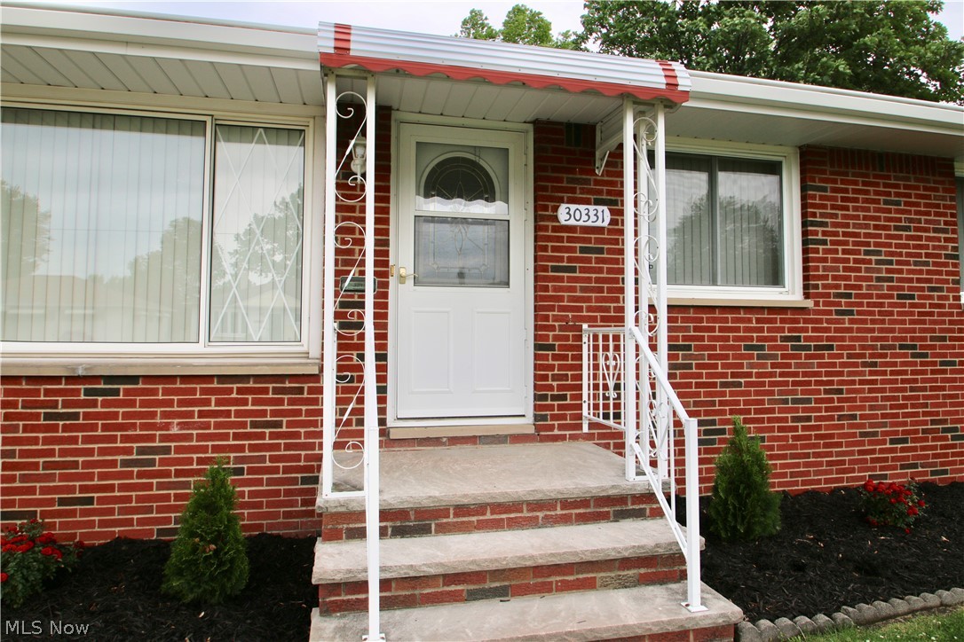 30331 Arnold Road Willowick, OH 44095 - Photo 3 of 34