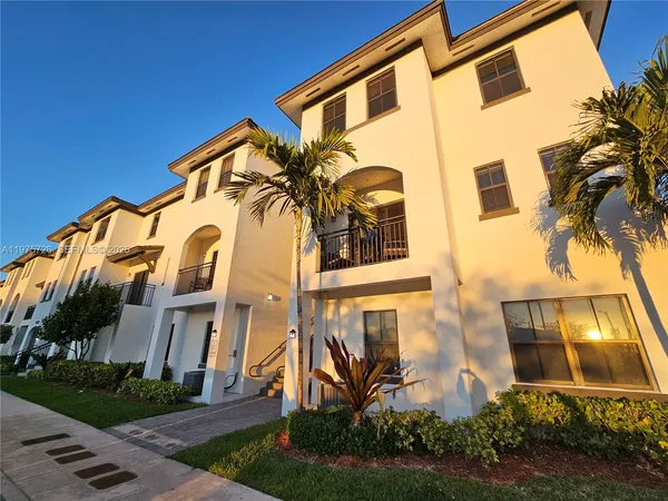 $2,700 | 15520 Southwest 136th Street, Unit 106, Miami, FL 33196