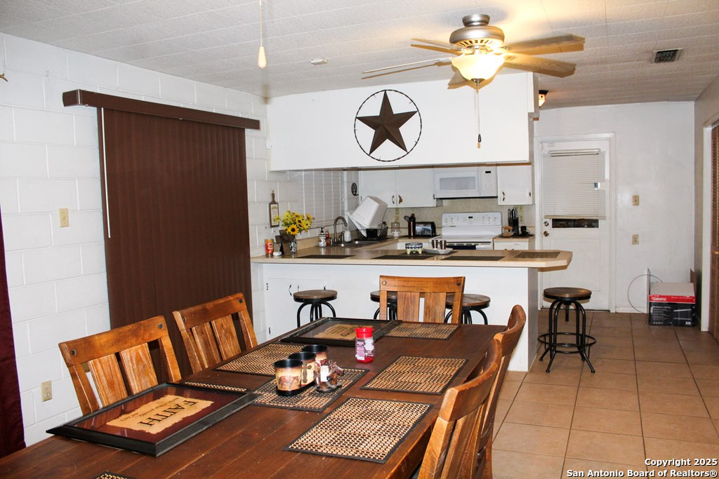 102 Holman Road Lake City, TX 78368 - Photo 21 of 27 a living room with furniture and kitchen view