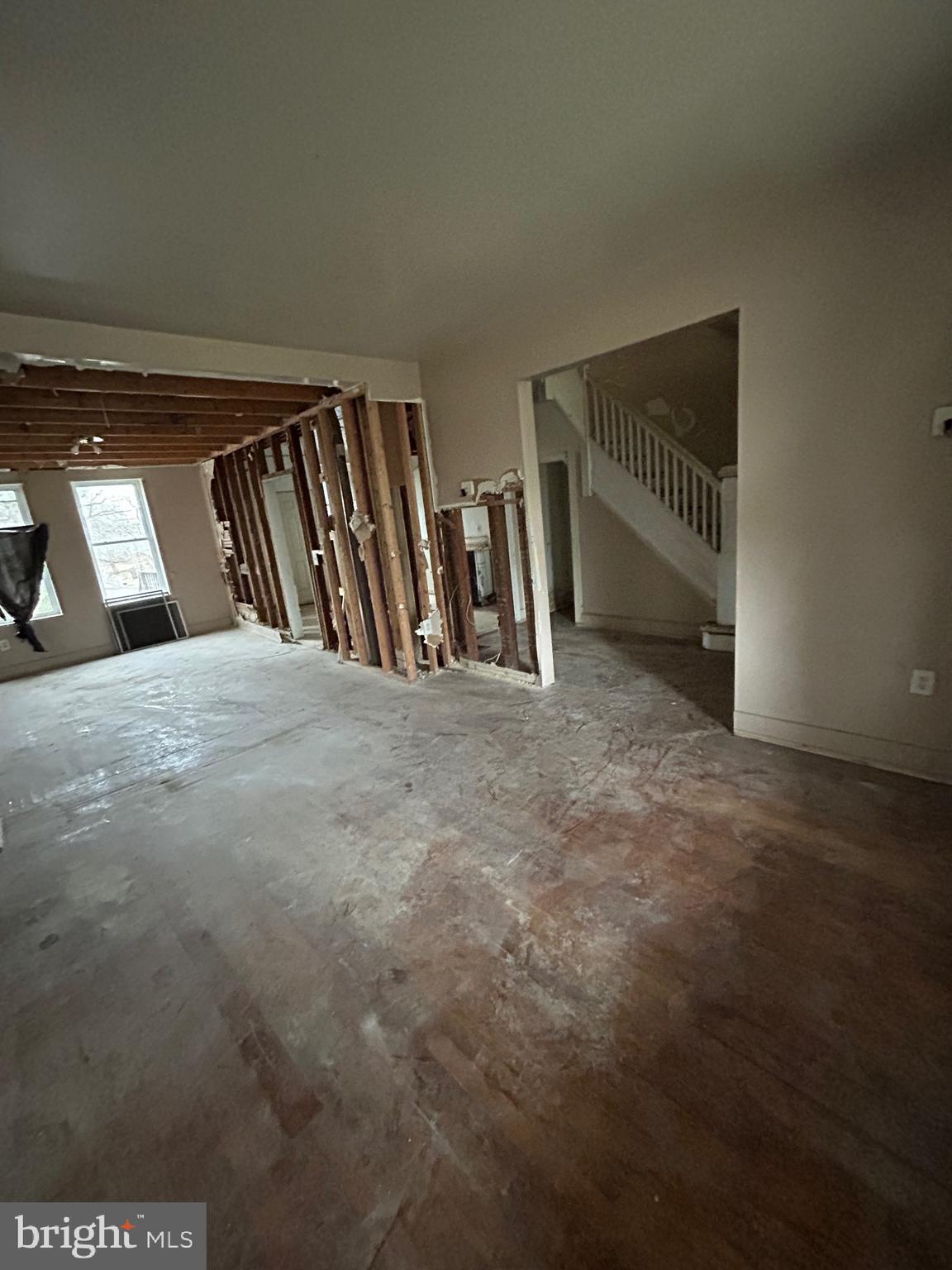 2802 Springhill Avenue Baltimore, MD 21215 - Photo 2 of 9 Living/dining area