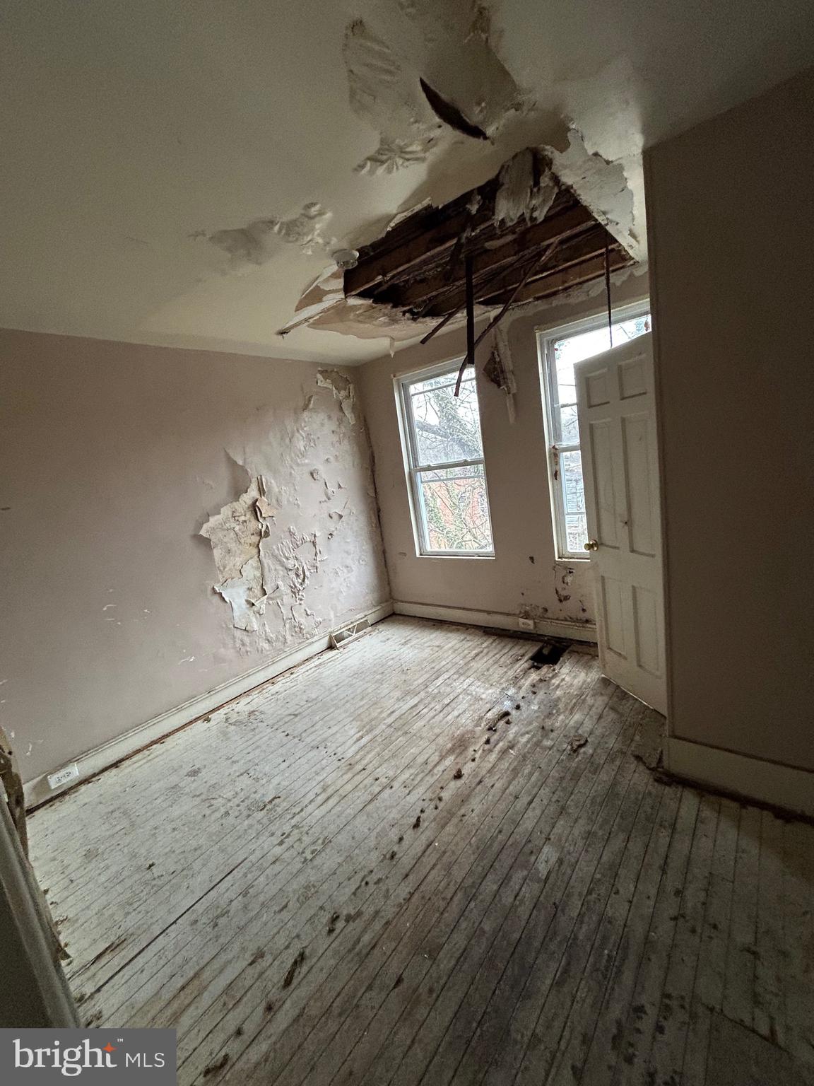 2802 Springhill Avenue Baltimore, MD 21215 - Photo 6 of 9 Bedroom 2