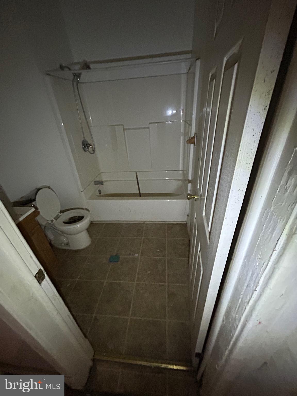 2802 Springhill Avenue Baltimore, MD 21215 - Photo 9 of 9 Full bath