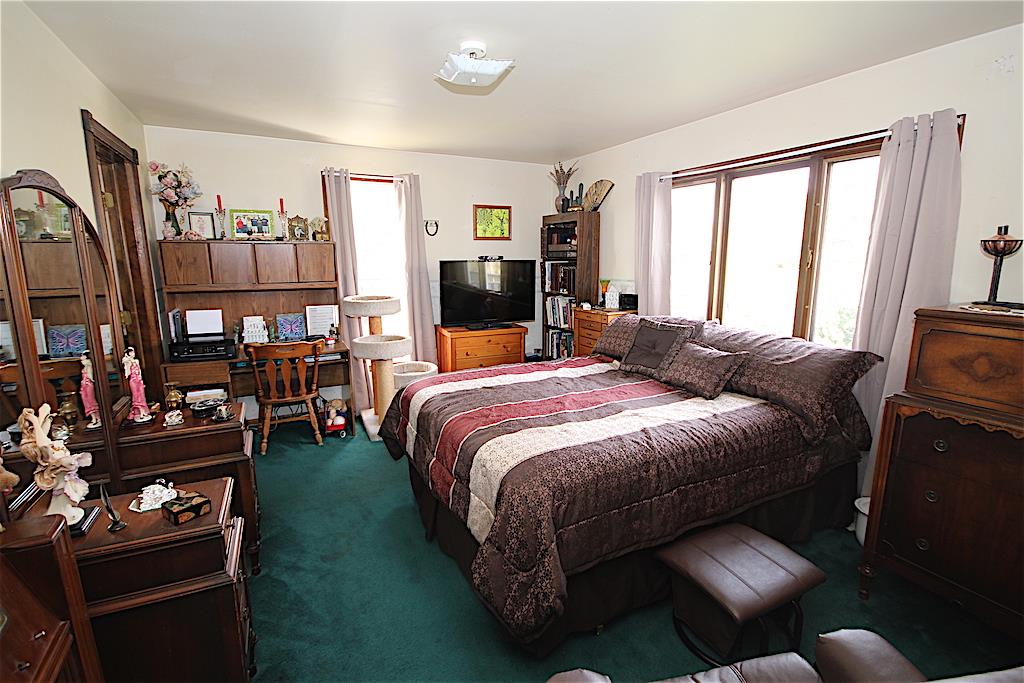 4958 East Pleasant Valley Road Shepherd, MI 48883 - Photo 9 of 22 1824903-8.JPG