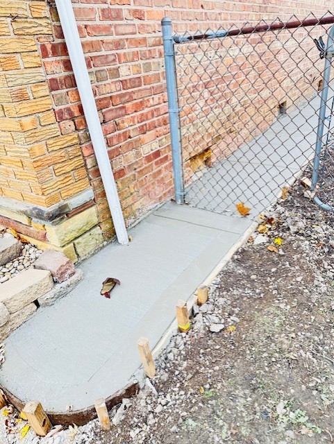 9508 South Green Street Chicago, IL 60643 - Photo 30 of 47 a view of balcony with wooden floor
