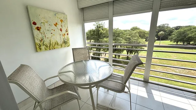 $2,400 | 605 Oaks Drive, Unit 503, Pompano Beach, FL 33069