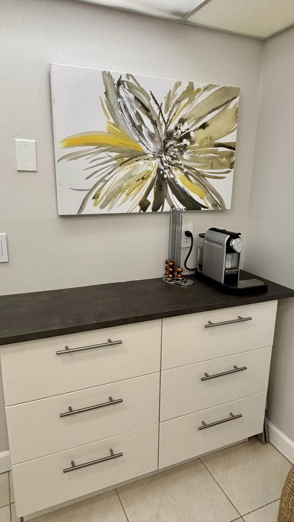 605 Oaks Drive, Unit 503 Pompano Beach, FL 33069 - Photo 4 of 15 a close view of a dresser