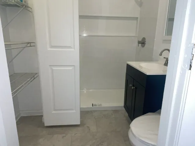 $2,000 | 3611 North Sacramento Avenue, Chicago, IL 60618