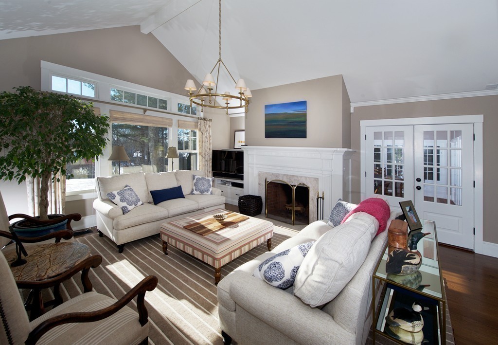 567 Bay Road Duxbury, MA 02332 - Photo 4 of 19 Gallery Image 4