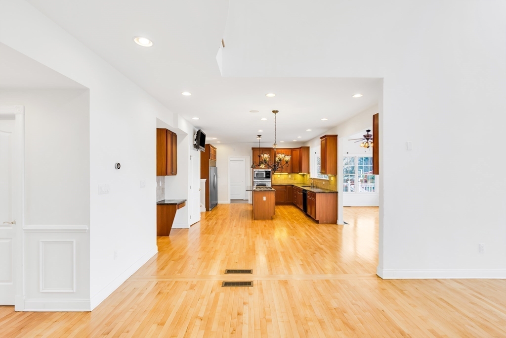 45 Endean Drive Walpole, MA 02032 - Photo 7 of 42