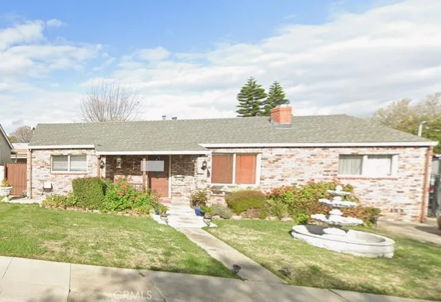 front view of house with a yard