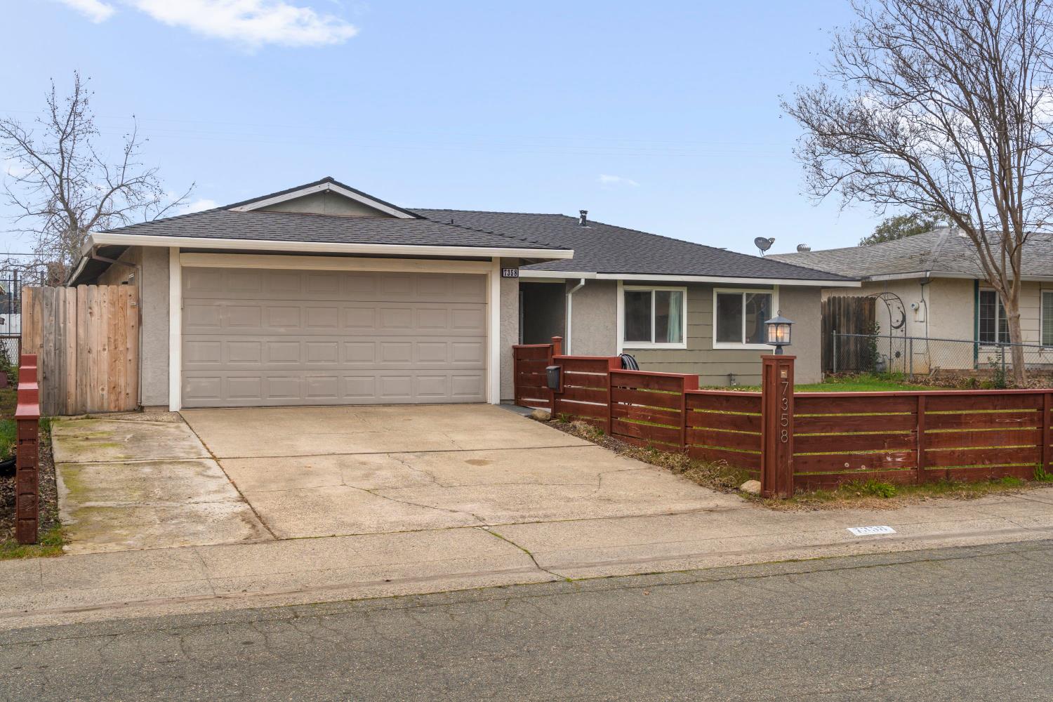 7358 Candlelight Way Citrus Heights, CA 95621 - Photo 4 of 45 a front view of house with yard