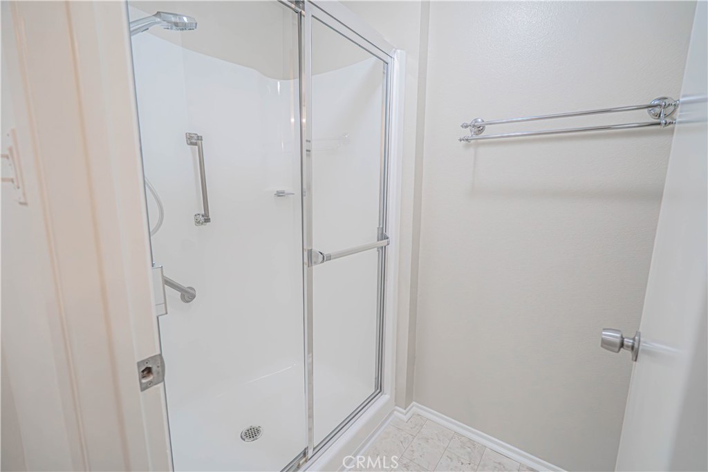 19433 Oak Crossing Road Newhall, CA 91321 - Photo 16 of 35 primary shower