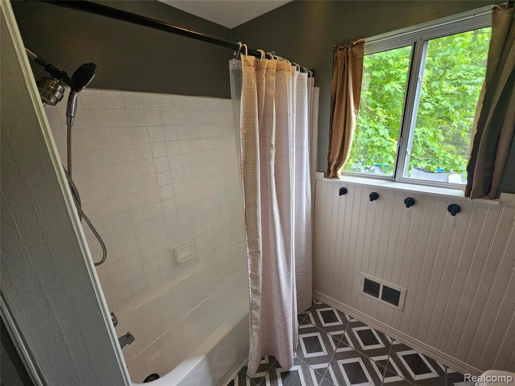 1210 Bay Ridge Highland, MI 48356 - Photo 12 of 25