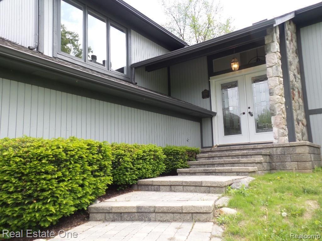 7286 Andersonville Road Clarkston, MI 48346 - Photo 2 of 30 Welcome!