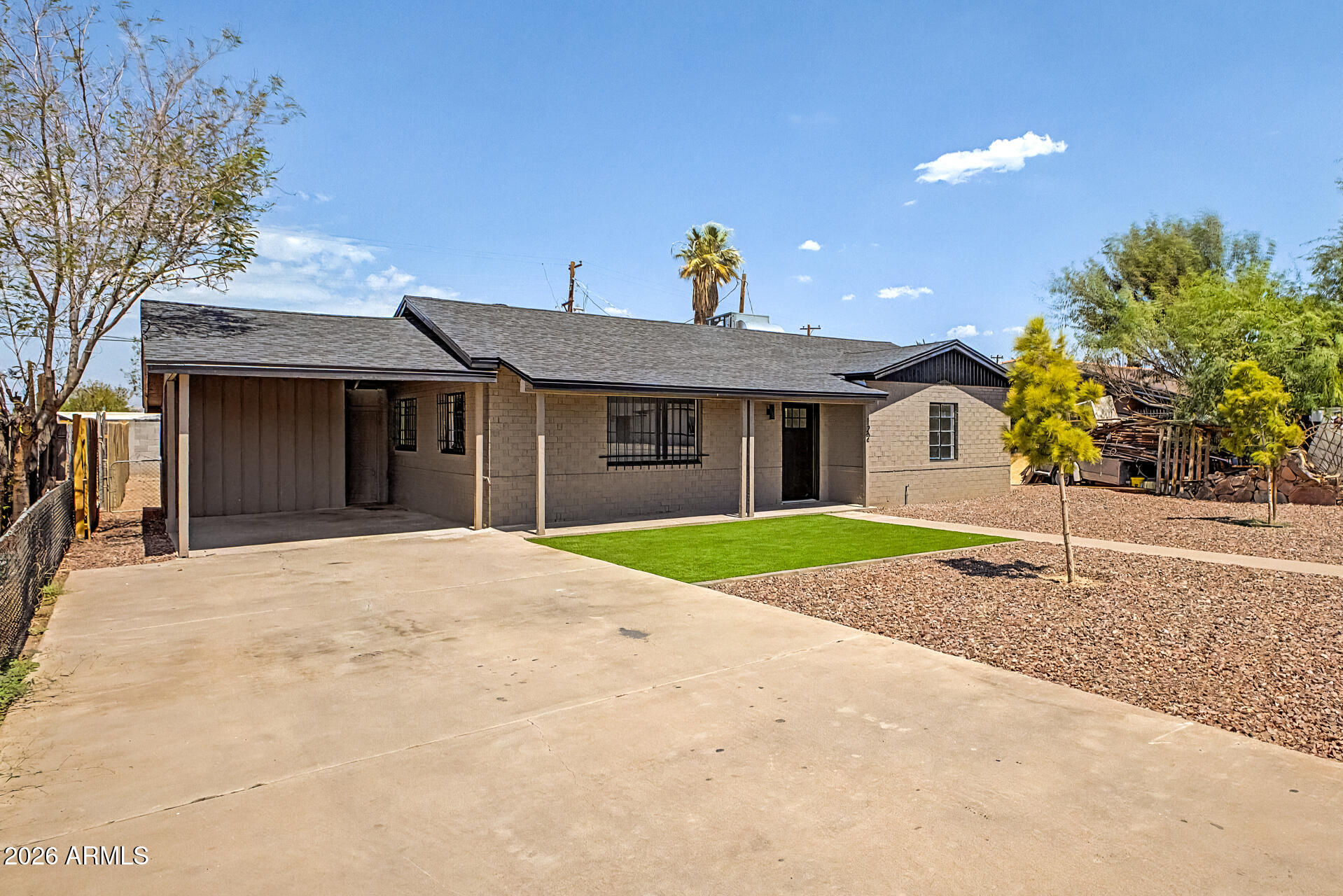 122 West Roeser Road Phoenix, AZ 85041 - Photo 2 of 23 03 Roeser