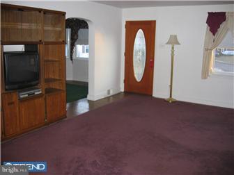 31 Rose Lane Springfield, PA 19064 - Photo 2 of 12 Living Room