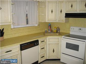 31 Rose Lane Springfield, PA 19064 - Photo 4 of 12 Kitchen