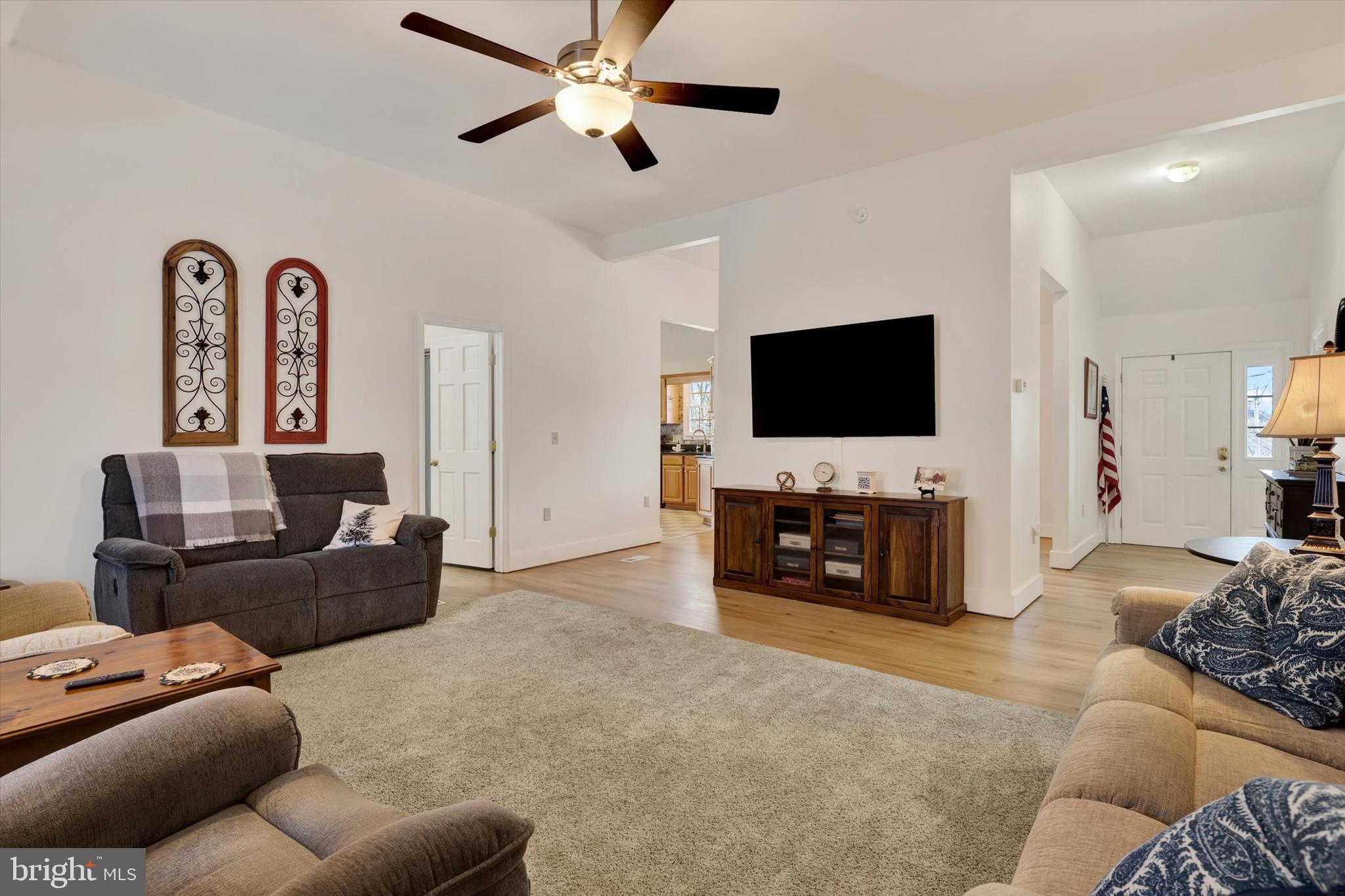 128 Vermont Road Reading, PA 19608 - Photo 9 of 34 Living room
