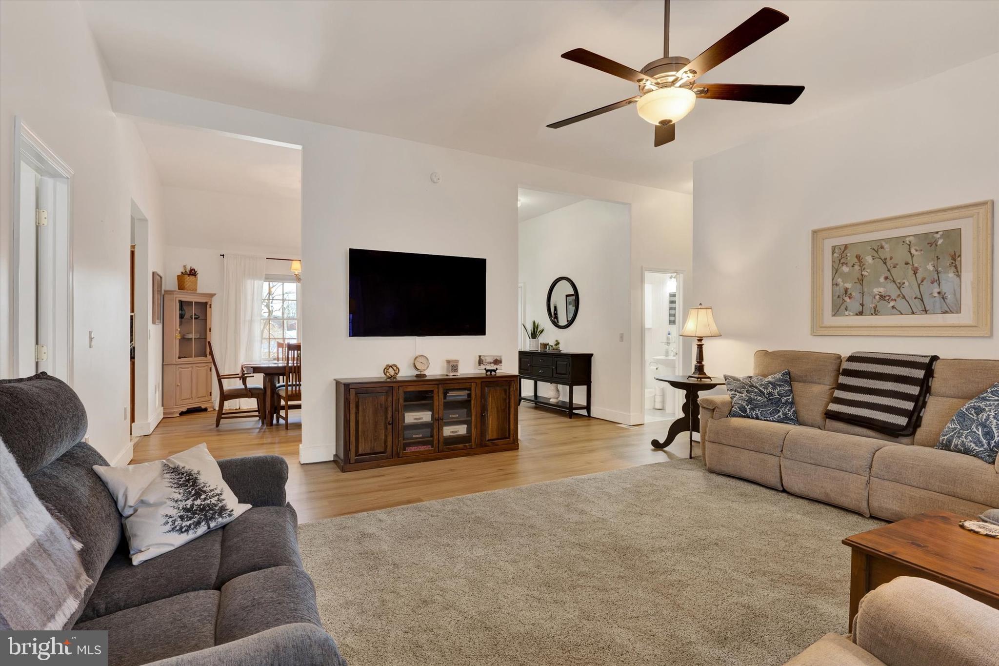 128 Vermont Road Reading, PA 19608 - Photo 10 of 34 Living room