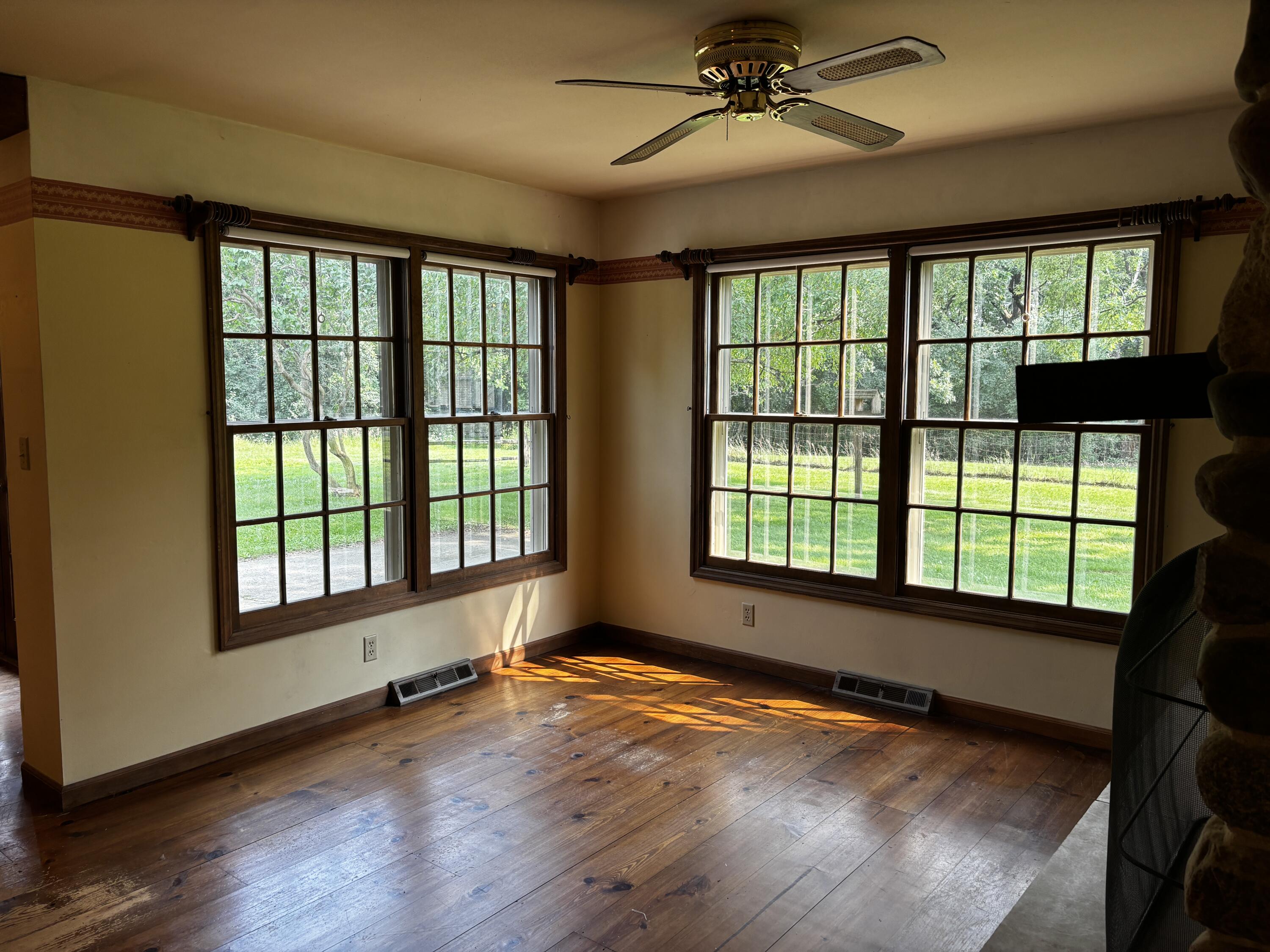 324 South Sawyer Road Summit, WI 53066 - Photo 11 of 48 Family Rm