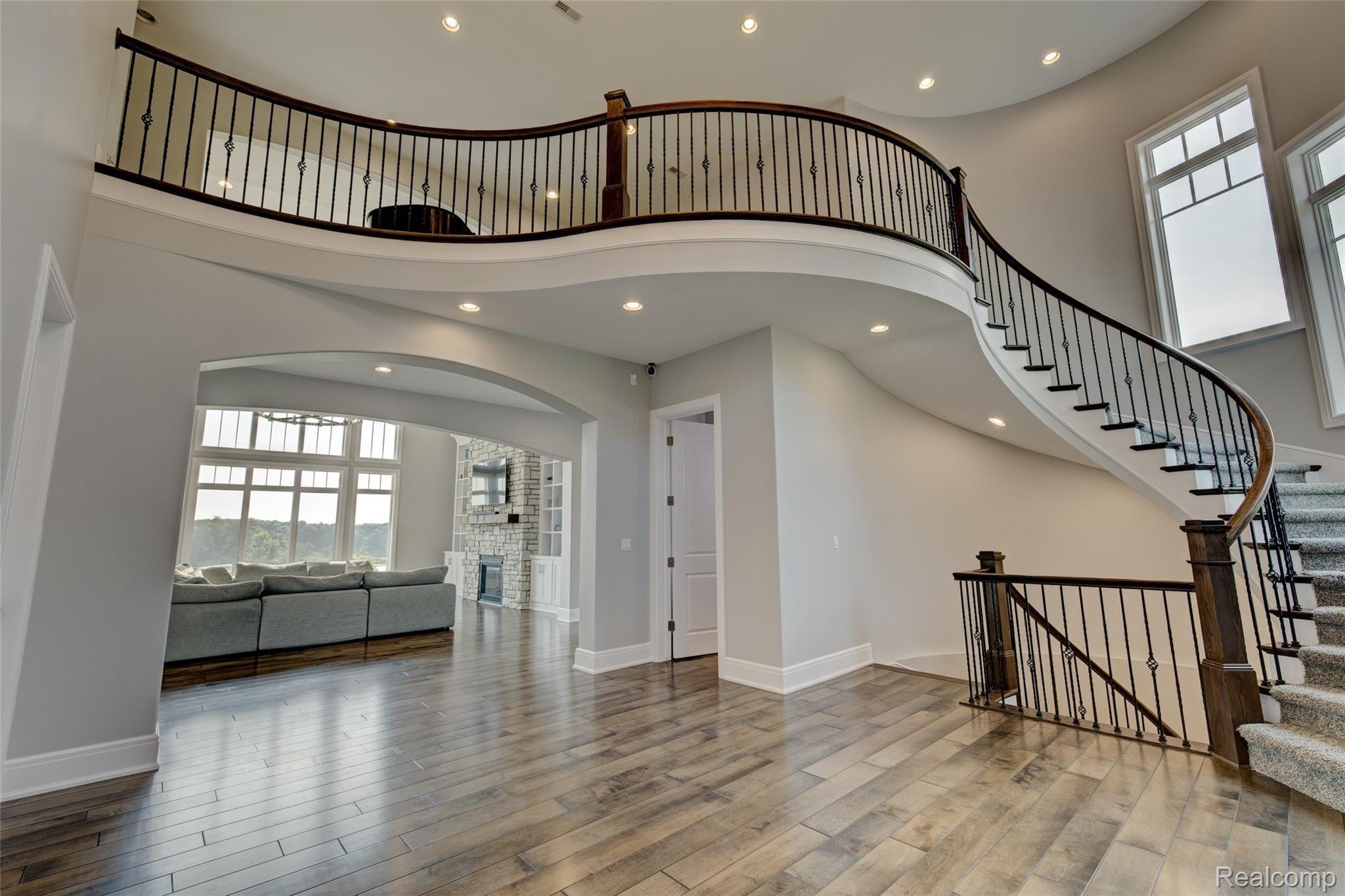 5284 Shields Road Holly, MI 48442 - Photo 9 of 97 Grand Foyer