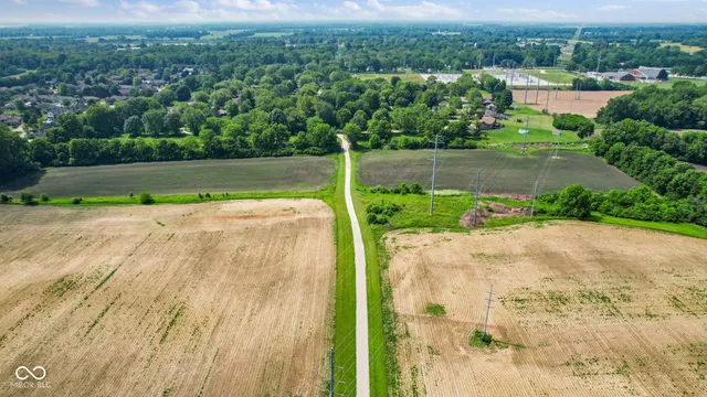 $669,900 | 6000 West Hellis Drive, Muncie, IN 47304