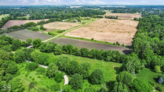 $669,900 | 6000 West Hellis Drive, Muncie, IN 47304