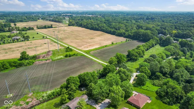 $669,900 | 6000 West Hellis Drive, Muncie, IN 47304