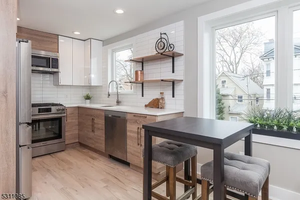 $3,400 | 27 Mission Street, Unit 2, Montclair, NJ 07042