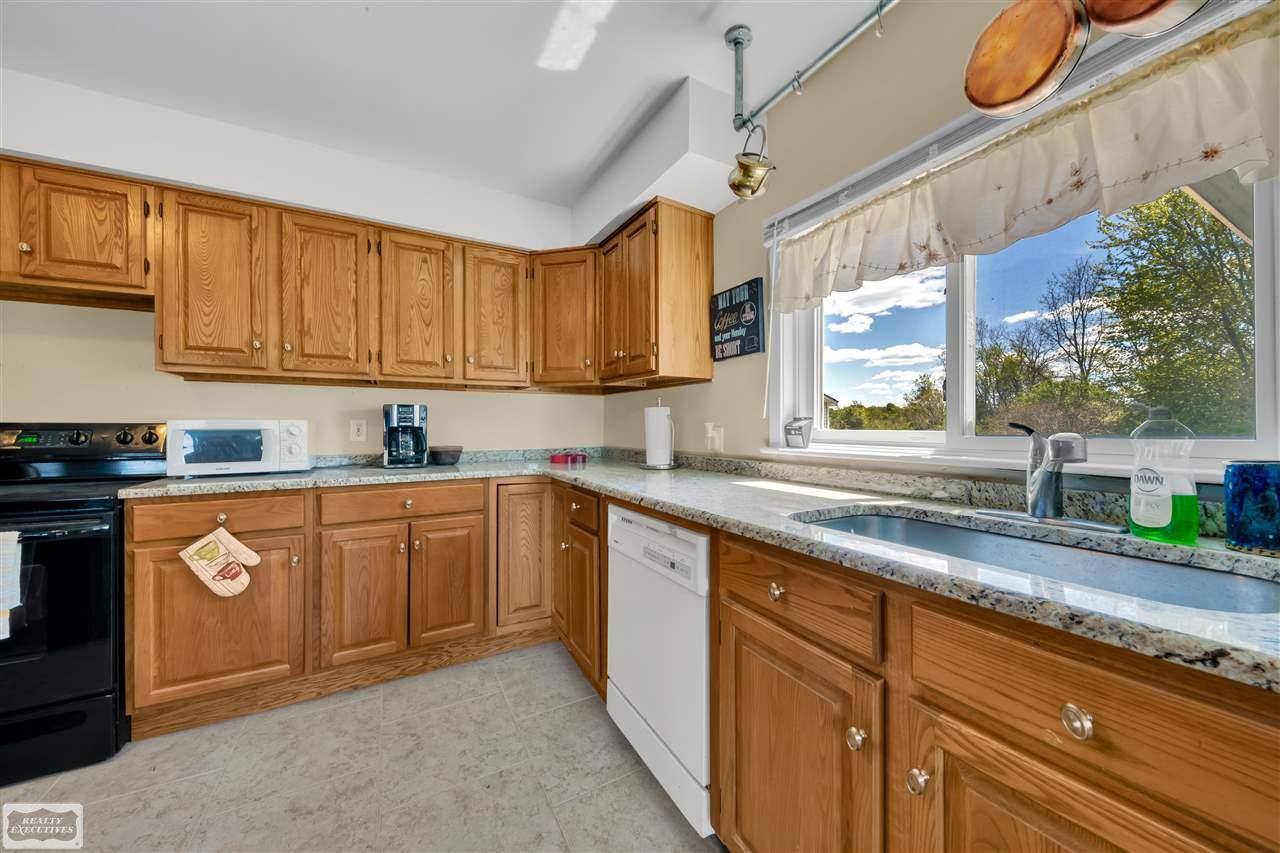 2270 Stapleton Road Goodells, MI 48027 - Photo 10 of 33 Oak Granite Kitchen