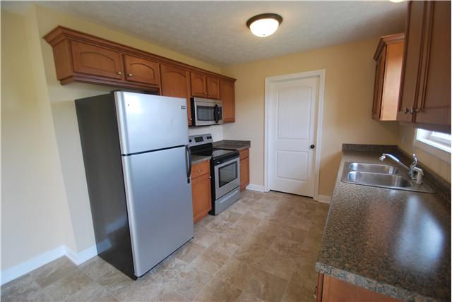 144 T G T Road Portland, TN 37148 - Photo 3 of 20 Your chef's kitchen has custom maple cabinets and all appliance included
