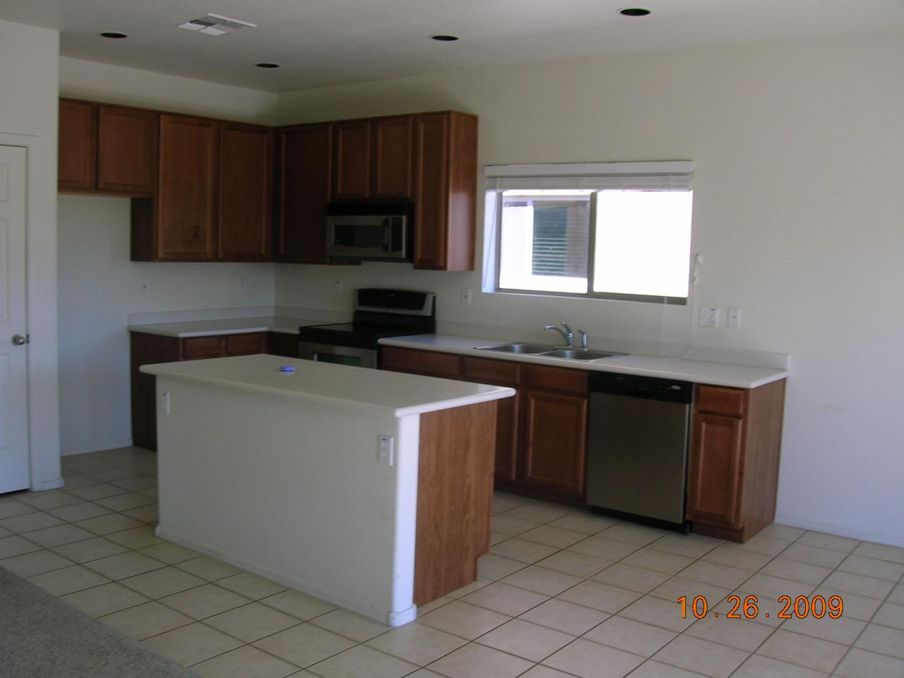 2427 West Bloch Road Phoenix, AZ 85041 - Photo 2 of 7 KITCHEN