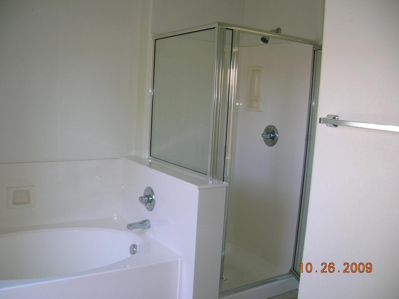2427 West Bloch Road Phoenix, AZ 85041 - Photo 5 of 7 MASTER BATH