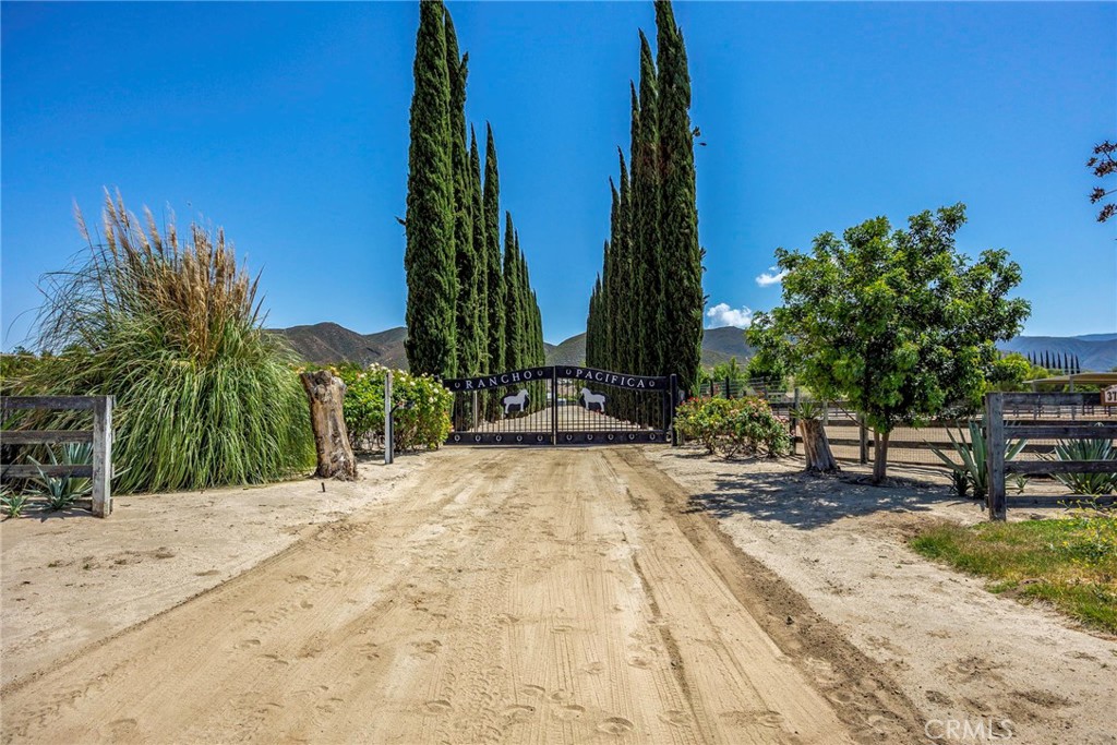 37055 De Portola Road Temecula, CA 92592 - Photo 4 of 67 front gate