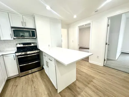 $2,700 | 11 Carlton Street, Unit 1, Peabody, MA 01960