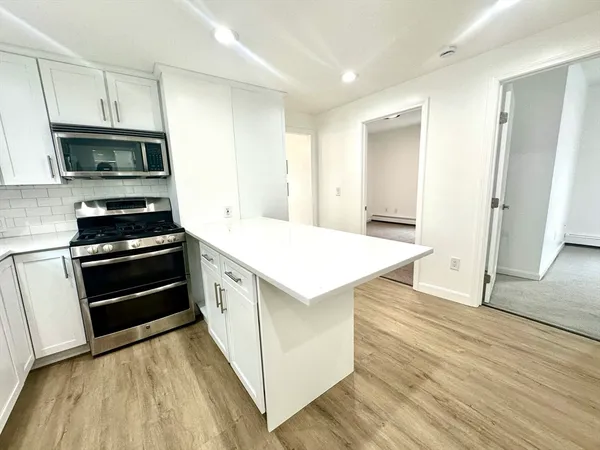 $2,700 | 11 Carlton Street, Unit 1, Peabody, MA 01960