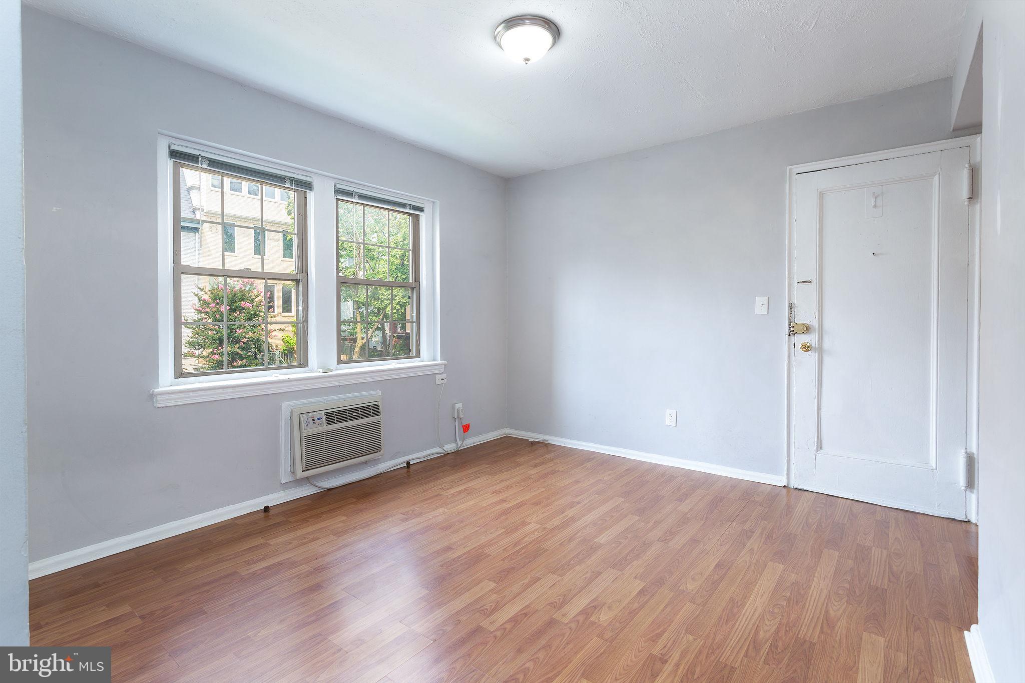 2415 Ontario Road Northwest, Unit 102 Washington, DC 20009 - Photo 16 of 27 Living Area