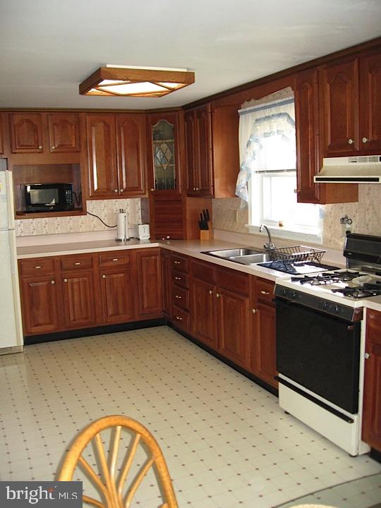 2620 Lebanon Road Manheim, PA 17545 - Photo 9 of 20