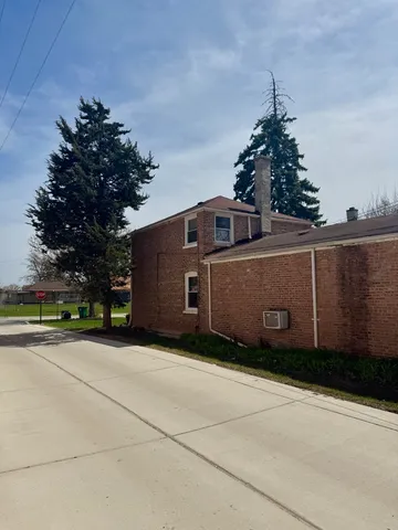 $293,000 | 2218 South 11th Avenue, Broadview, IL 60155