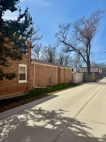 $293,000 | 2218 South 11th Avenue, Broadview, IL 60155