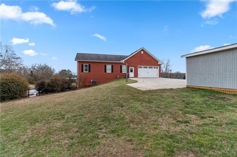 2984 Berry Road Loganville, GA 30052 - Photo 7 of 62