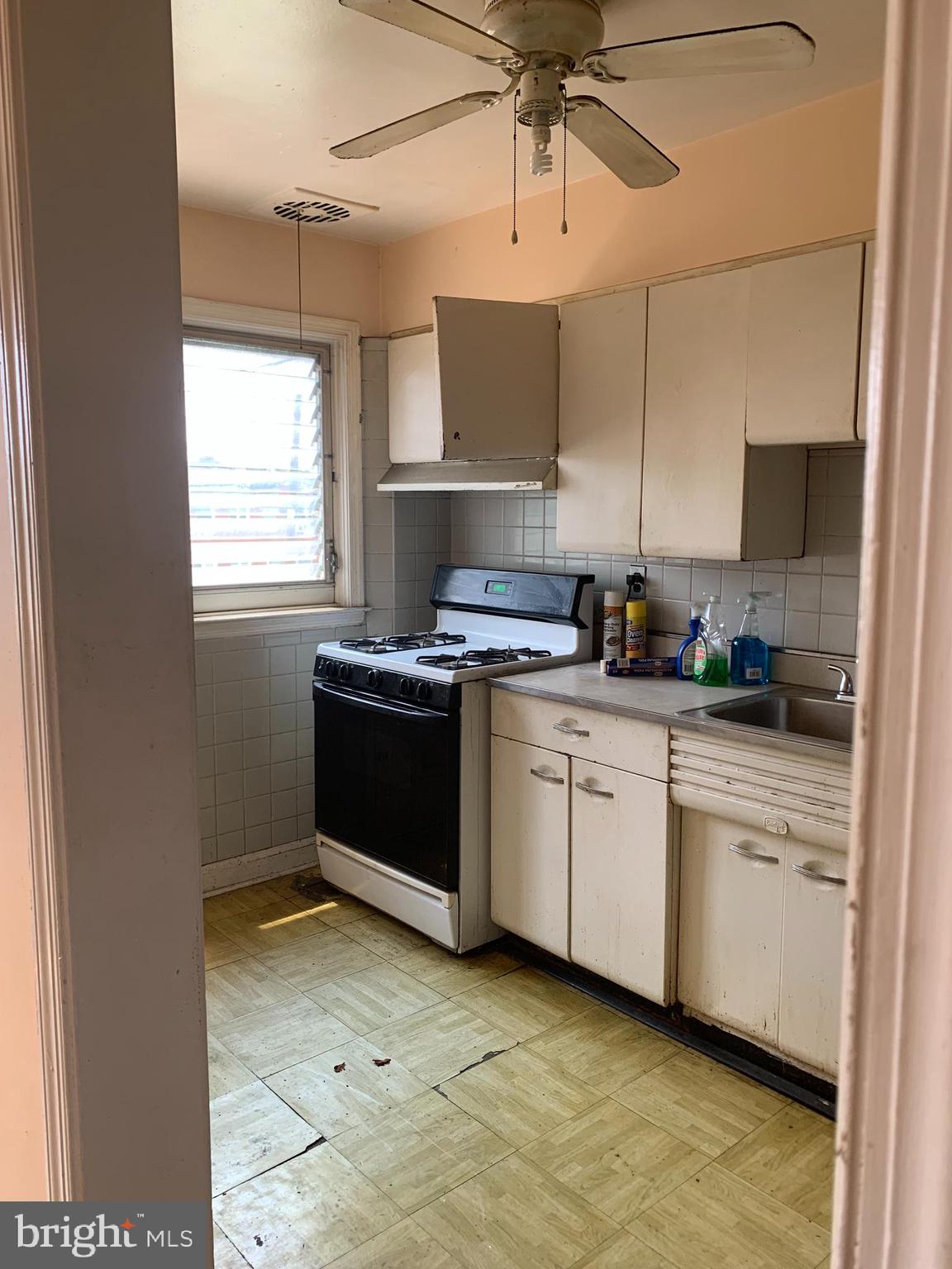 1267 Deanwood Road Baltimore, MD 21234 - Photo 4 of 5 Gallery Image 4