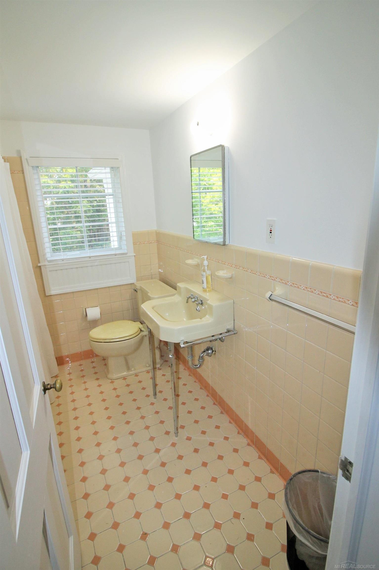 1026 Audubon Road Grosse Pointe, MI 48230 - Photo 39 of 55 50110683-38.JPG