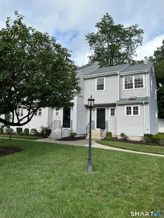 $2,550 | 235 Red Oak Lane, Unit 235, Bridgeport, CT 06606